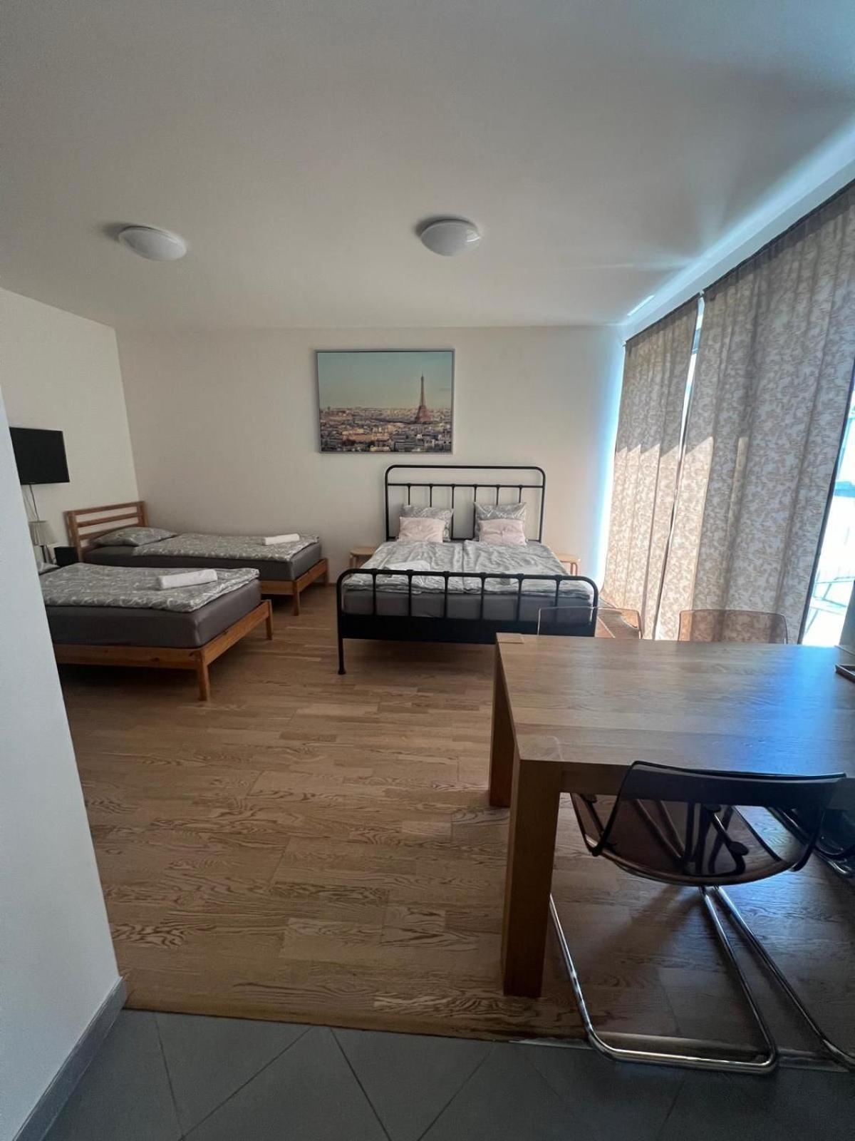 Апартаменти In Garden Towers Прага